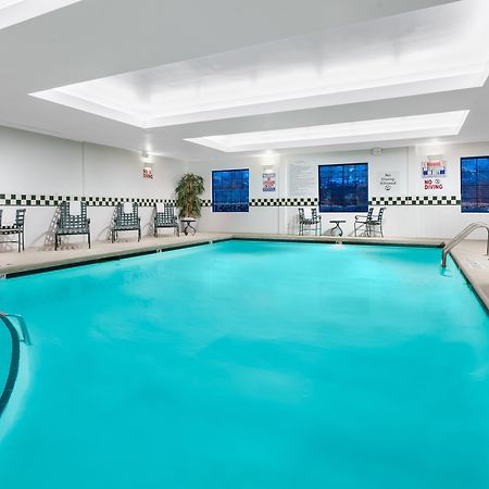 Holiday Inn & Suites Raleigh Cary By Ihg Bagian luar foto