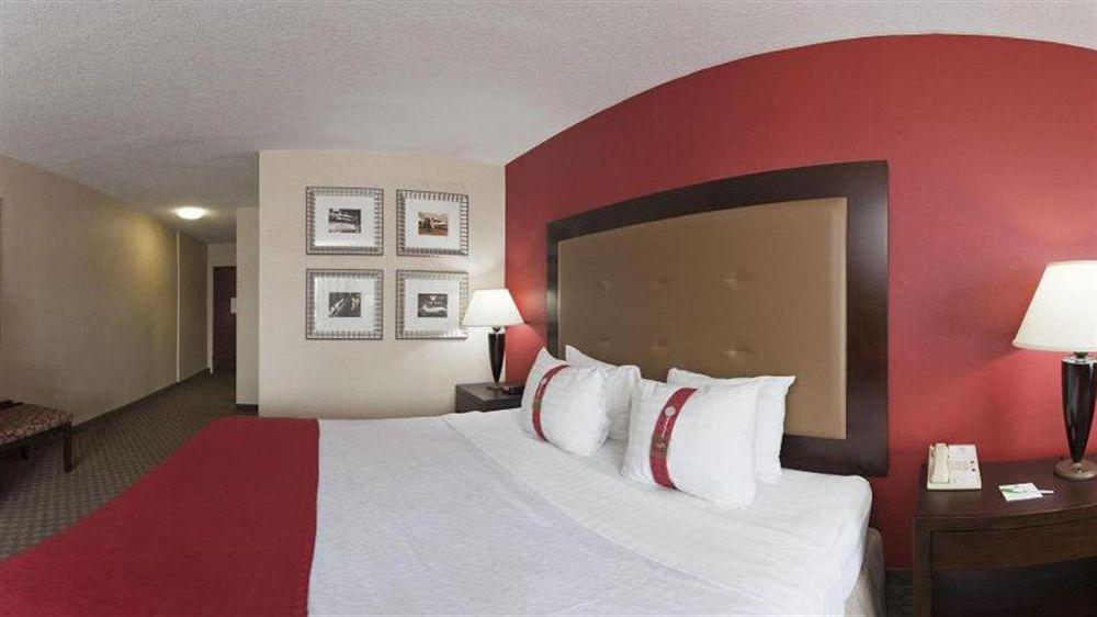 Holiday Inn & Suites Raleigh Cary By Ihg Bagian luar foto