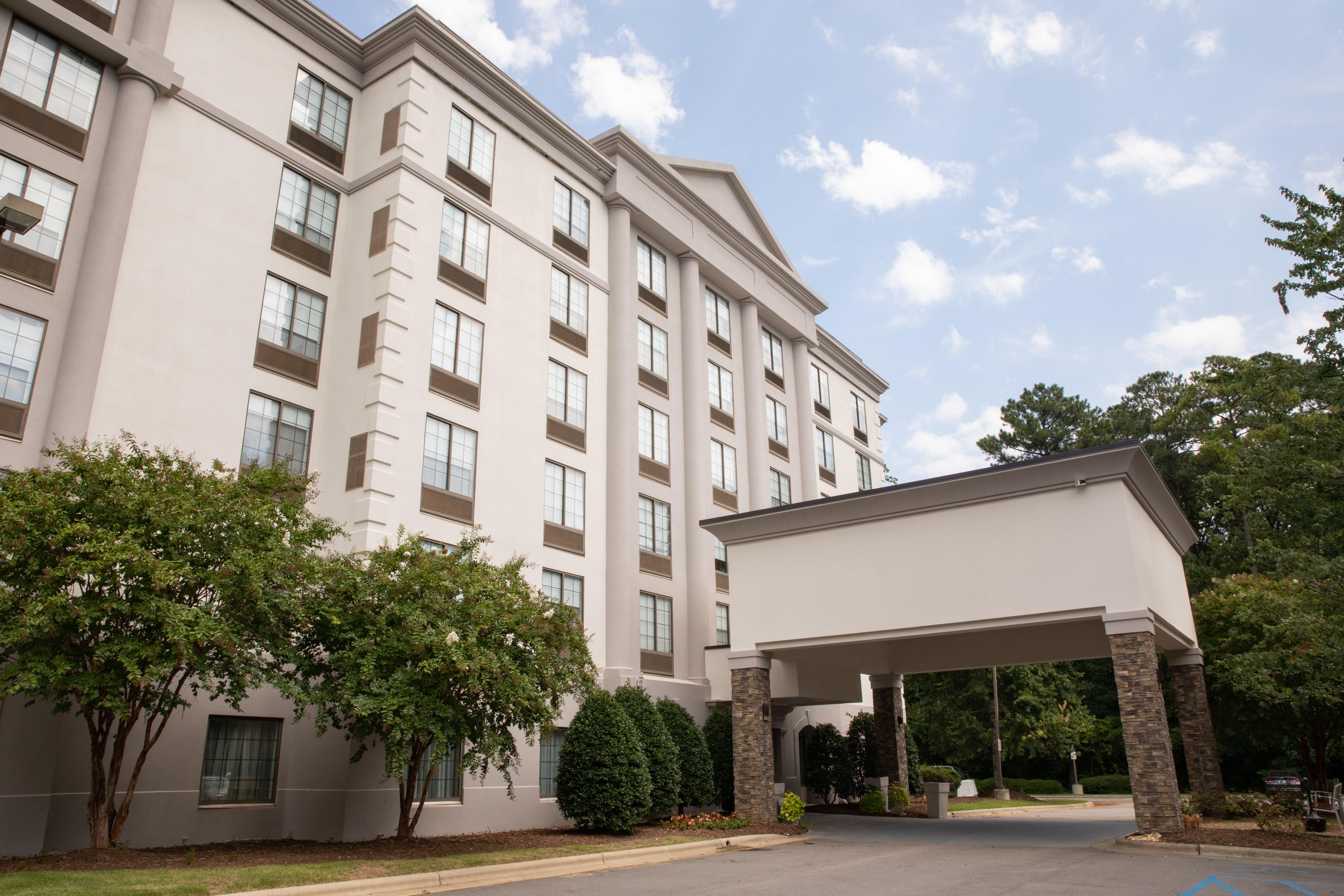 Holiday Inn & Suites Raleigh Cary By Ihg Bagian luar foto