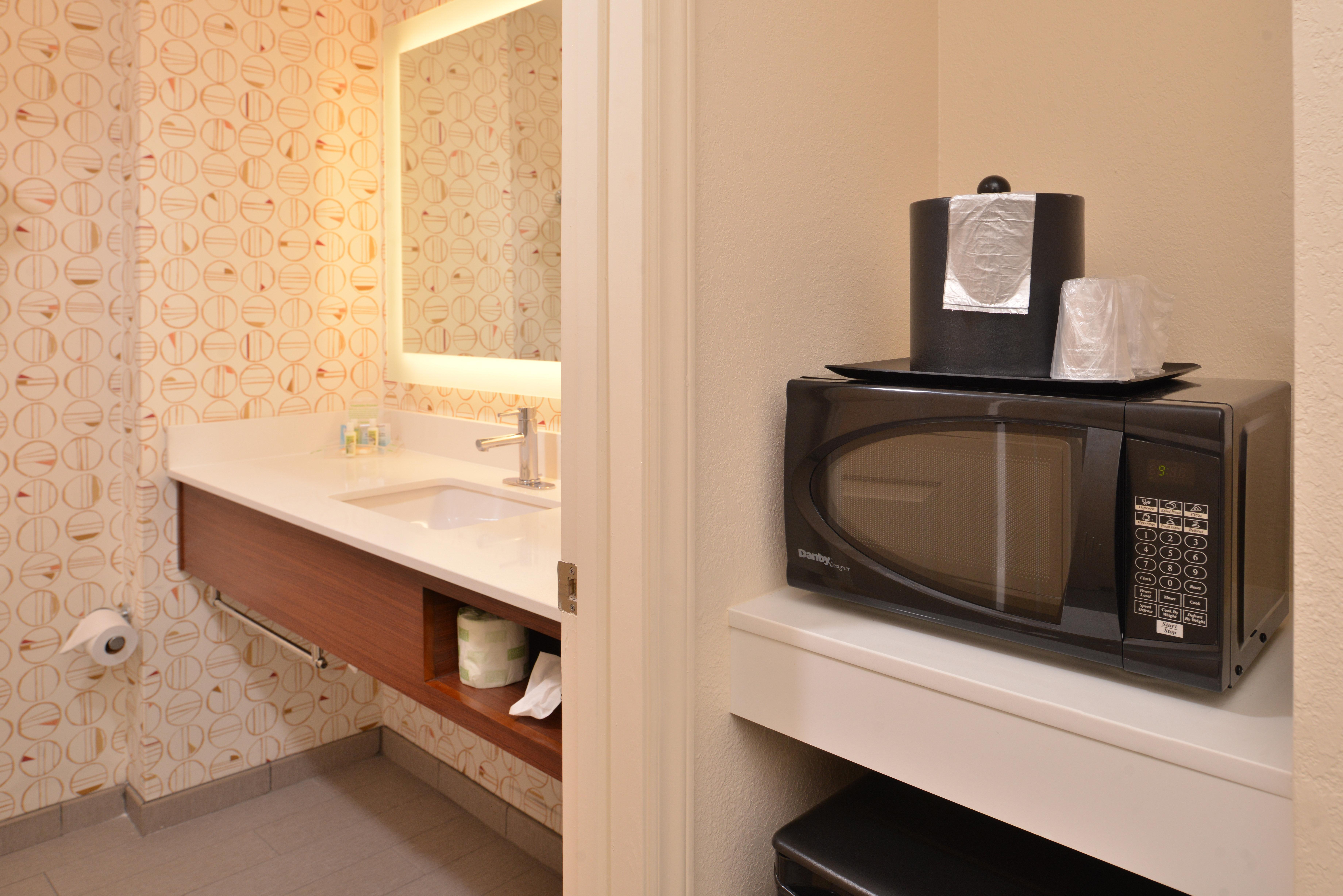 Holiday Inn & Suites Raleigh Cary By Ihg Bagian luar foto
