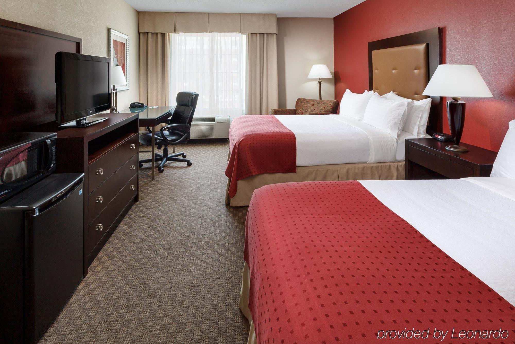 Holiday Inn & Suites Raleigh Cary By Ihg Bagian luar foto