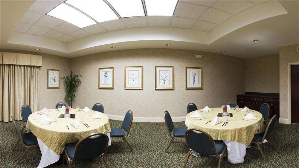 Holiday Inn & Suites Raleigh Cary By Ihg Bagian luar foto