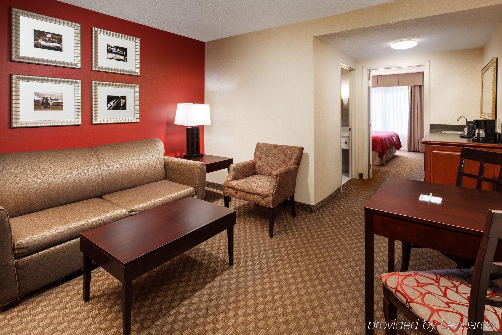 Holiday Inn & Suites Raleigh Cary By Ihg Bagian luar foto