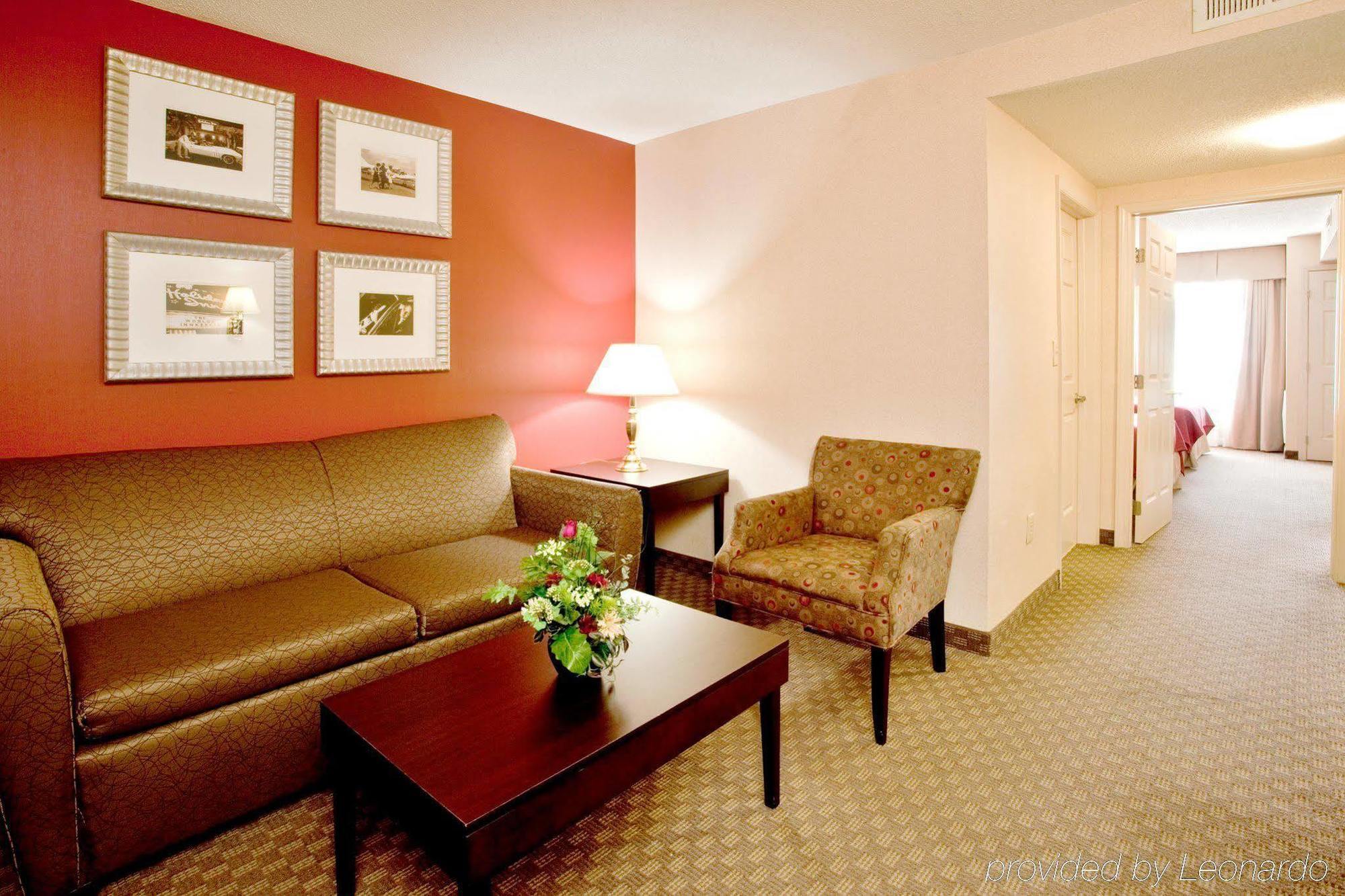 Holiday Inn & Suites Raleigh Cary By Ihg Bagian luar foto