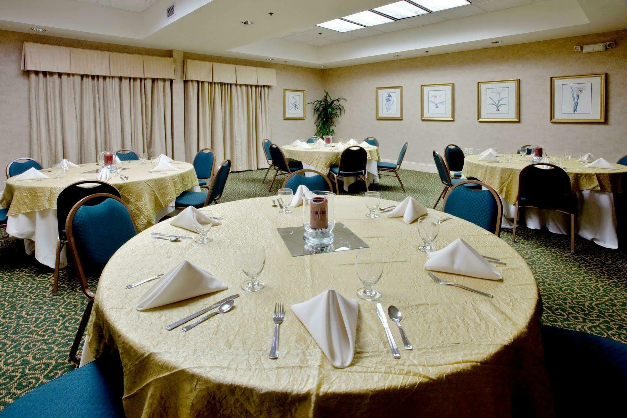 Holiday Inn & Suites Raleigh Cary By Ihg Restoran foto