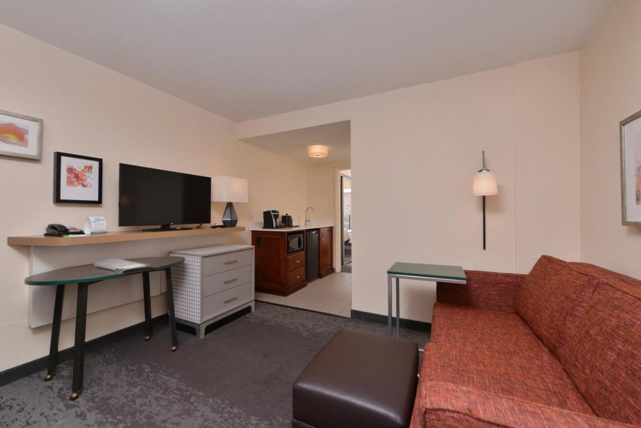 Holiday Inn & Suites Raleigh Cary By Ihg Bagian luar foto